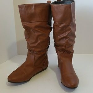 NWOB 9W Wide Calf Brown Boots